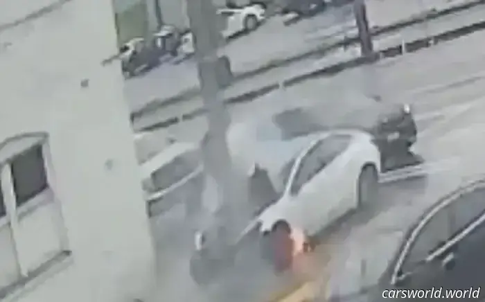 Tesla nuovamente citata in giudizio dopo che le portiere non si sono aperte mentre l'auto bruciava | Carscoops